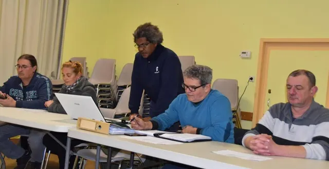 photo  les membres du bureau du comité des fêtes.  &copy;  le maine libre 