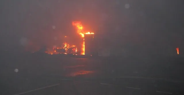 photo  à bonnétable, la charcuterie ruel a entièrement brûlé, ce jeudi 9 mars 2023, dans un incendie. qui a dégagé d’épaisses fumées noires, visibles de loin.  &copy;  ouest-france 