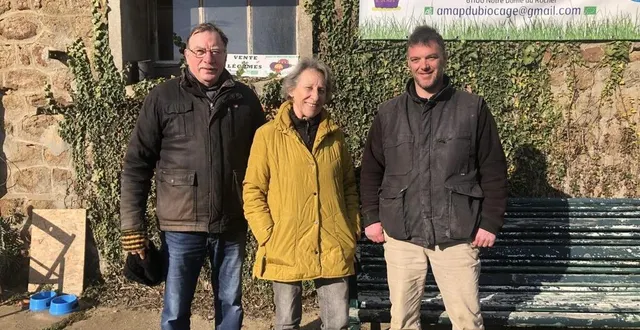 photo  jean gilles, trésorier de l’amap à notre-dame-du-rocher (orne), lionèle germain, présidente et mickaël bisson, responsable préparation des paniers, sont présents tous les mercredis, dès 15 h.  &copy;  ouest-france 
