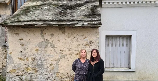 photo  sandra fernandez et karine masse, deux sœurs, vont créer une colocation  pour seniors à challes. derrière elle, la maison qu’elles sont en train de réaménager.  &copy;  monidéal 