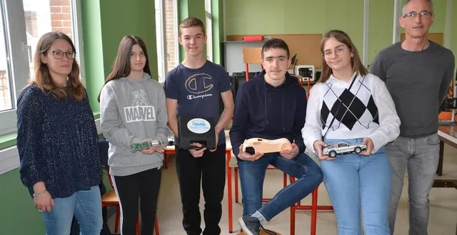 photo  quatre élèves de 3e du collège dolto sont en train de créer la doltorean, la voiture du futur, pour la compétition du 13 mai à l’iut de damigny.  &copy;  ouest-france 