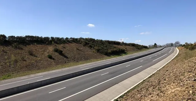 photo  la 2x2 voies reliant flers à briouze, dans l’orne.  &copy;  archives ouest-france 