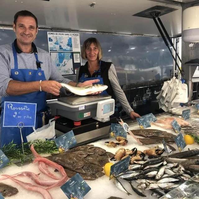 photo le poissonnier laurent jossic et son employée, dany.  ©  archives ouest-france