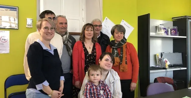 photo  ludivine (ici avec son fils warren) a bénéficié du dispositif jeunes m’activ porté par la mission locale sarthe et loir.  &copy;  ouest-france 