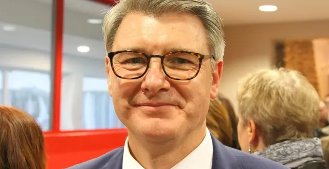 photo  le maire laurent paris lors du conseil municipal.  &copy;  le maine libre 