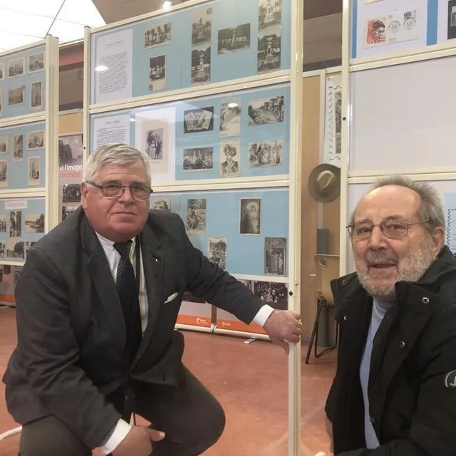 photo jean lechien et thierry huet des aunay, de l’association philatélique d’argentan.  ©  ouest-france