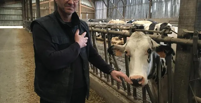 photo  emmanuel bois, passionné par son métier, a toujours un pincement au cœur lorsque ses vaches partent à l’abattoir.  &copy;  le maine libre 