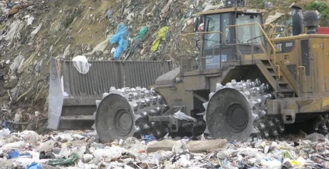 photo  enfouir ses déchets coûte de plus en plus cher aux collectivités. ici le site d’enfouissement de montmirail, en 2015, unique centre encore ouvert en sarthe.  &copy;  archives ouest-france 
