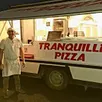 photo richard ripaldi, accompagné de son camion, sillonne plusieurs villages autour de flers avec tranquille pizza.