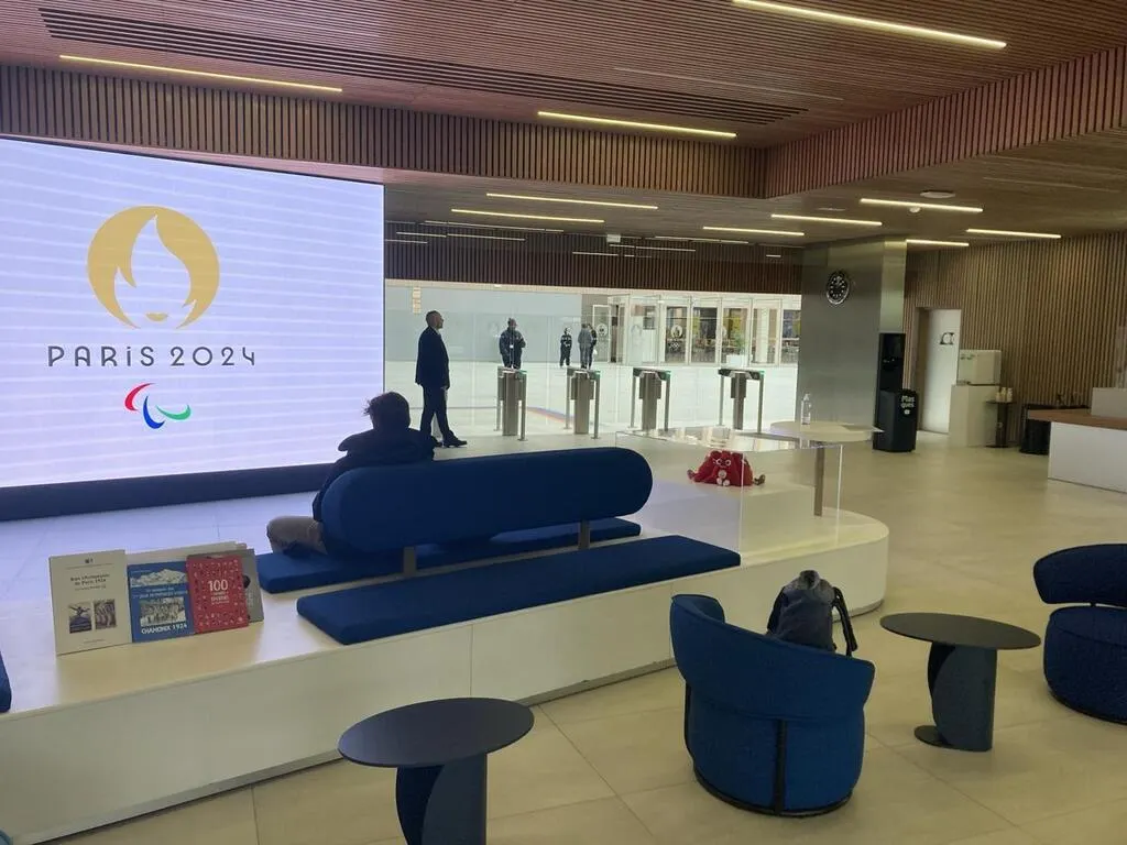 EN IMAGES. 28 000 m², 6 étages, fan zone... Dans les coulisses du siège