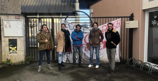 photo  les représentants de parents d’élèves de l’école de ségrie-fontaine, à athis-val-de-rouvre (orne) ont boycotté le conseil de classe, mardi 14 mars 2023.  &copy;  dr 