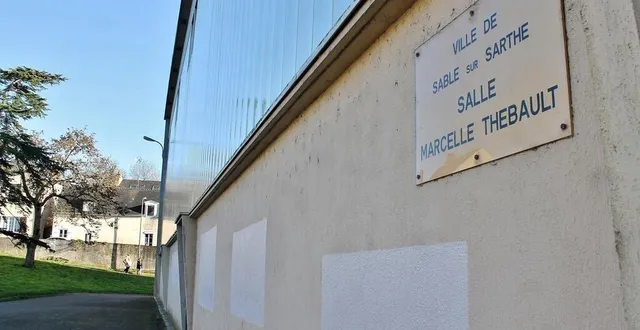 photo  jugée trop énergivore et obsolète, la salle marcelle-thébault est vouée à la démolition, rue de sarthe, où la mairie de sablé-sur-sarthe ambitionne de créer une résidence de standing.  &copy;  ouest-france 