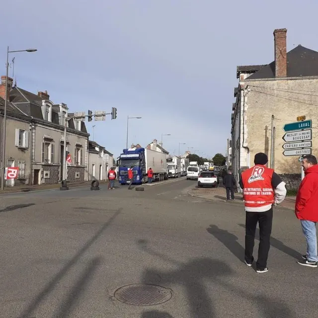 photo la fin du blocage est prévue à 11 h.  ©  le maine libre