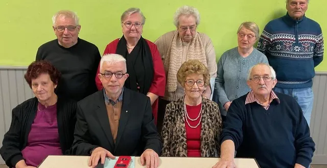 photo  le conseil d’administration du club de la détente, autour du maire, philippe bigot, et agnès fourmy, présidente (assise, au centre).  &copy;  ouest-france 