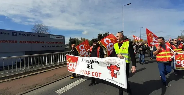 photo  250 personnes ont manifesté à sablé ce mercredi 15 mars 2023.  &copy;  archives le maine libre 