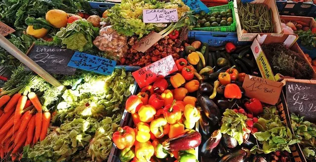 photo  un stand de fruits et légumes est photographié, le 20 novembre 2011 sur un marché à lille.  &copy;  philippe huguen / afp 