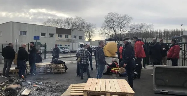 photo  troisième jour de mobilisation des éboueurs du mans (sarthe) contre la réforme des retraites, ce mercredi 15 mars 2023.  &copy;  ouest-france 