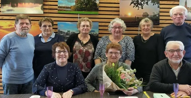 photo  marie-claude buchard et betty delorme, les coprésidentes du club (3e et 4e à gauche), entourées des membres du bureau.  &copy;  dr 