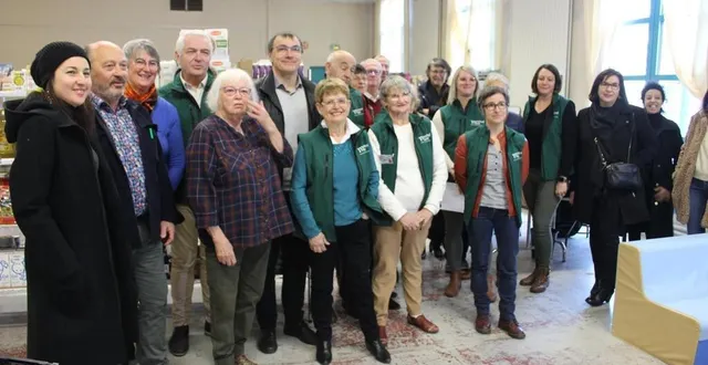 photo  elus, partenaires et bénévoles ont inauguré officiellement l’épicerie solidaire, mardi 14 mars 2023.  &copy;  archives le maine libre 