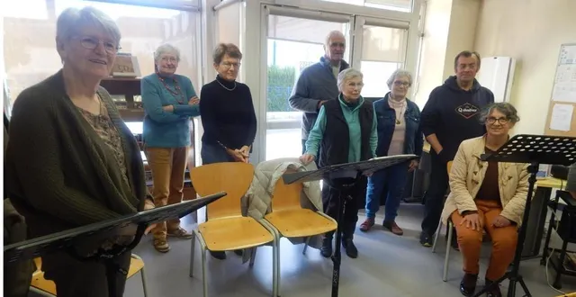 photo  des lecteurs à voix haute, en compagnie de bénévoles, ont ouvert le printemps des poètes.  &copy;  le maine libre 