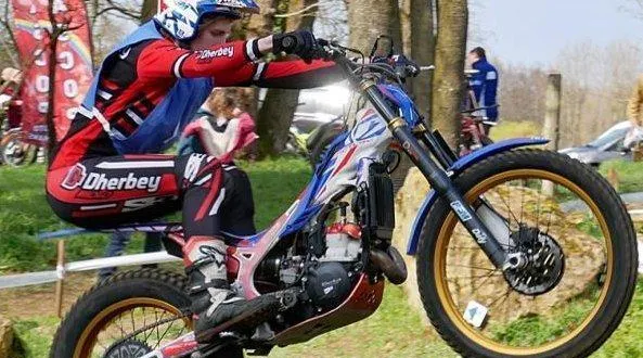 photo  des artistes sur deux roues.  &copy;  ascop 