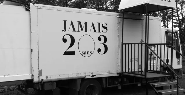 photo  denis milon jouera son seul en scène dans ce camion transformé en théâtre ambulant.  &copy;  joris le guidard 