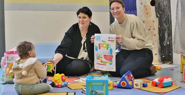photo  séverine devautour, animatrice du relais petite enfance, et stéphanie betry, animatrice-accueillante parentalité, ont préparé le programme de la semaine de la petite enfance pour le pays sabolien.  &copy;  ouest-france 