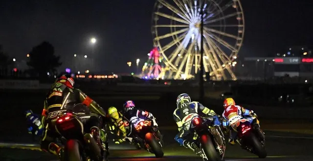photo  la nuit sur le circuit bugatti. toujours un grand moment.  &copy;  jérôme fouquet / ouest-france 