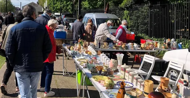 photo  les brocantes, bric-à-brac sont de retour. dimanche, pour les chineurs ou les badauds, rendez-vous à lamnay, la suze ou sargé.  &copy;  archives le maine libre 