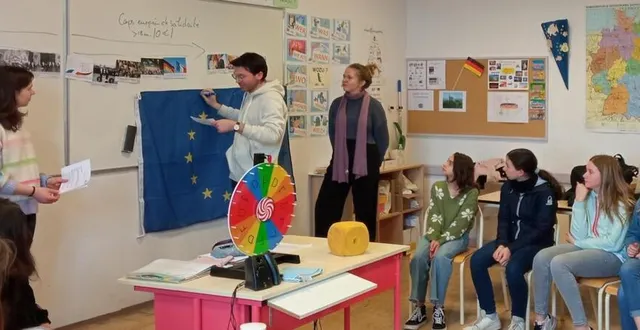 photo  les élèves ont accueilli trois intervenants, dont des étudiantes venues d’allemagne, dans leur classe.  &copy;  le maine libre 