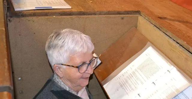 photo  si elle a commencé par jouer la comédie pendant trois saisons, annick hardouin se sent mieux au ras de la scène pour venir au secours d’un camarade victime d’un trou de mémoire.  &copy;  le maine libre 