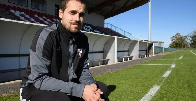 photo  entre corentin maurice et le club de thouars foot 79, l’aventure est désormais terminée.  &copy;  co – marie delage 