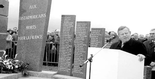 photo  dans les côtes-d’armor, un monument départemental érigé en mémoire des 312 costarmoricains tombés en algérie a été inauguré en 2002.  &copy;  archives ouest-france 
