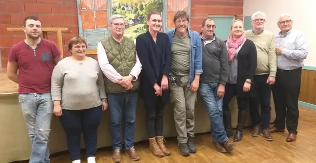 photo  la nouvelle équipe du comité des fêtes, avec le président pierre landry (au centre) et le maire joël tabareau (troisième à partir de la gauche).  &copy;  le maine libre 