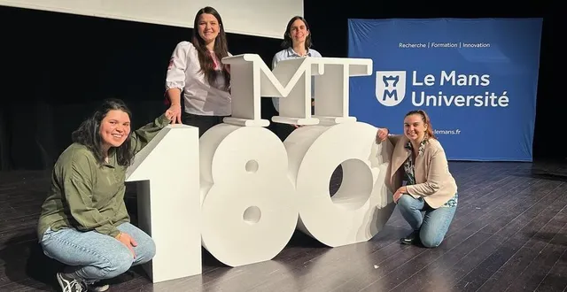 photo  les quatre finalistes mt 180 : valentine genot (prix du public) et tetiana marillier, elena prat et alicia leclercq (prix du jury).  &copy;  le mans université 