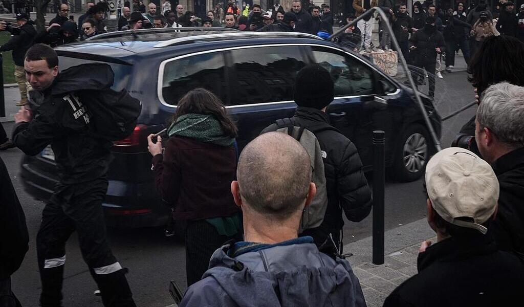 Insolite. A Nantes, les amoureux en vadrouille avec un gyrophare de police  