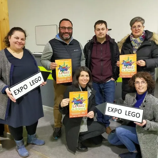 photo au centre : jérôme bily et benjamin navet (afol). pour l’ape : cindy torrès (secrétaire), adeline moutault (présidente ), virginie geslin (secrétaire) et christelle paint.  ©  ouest-france