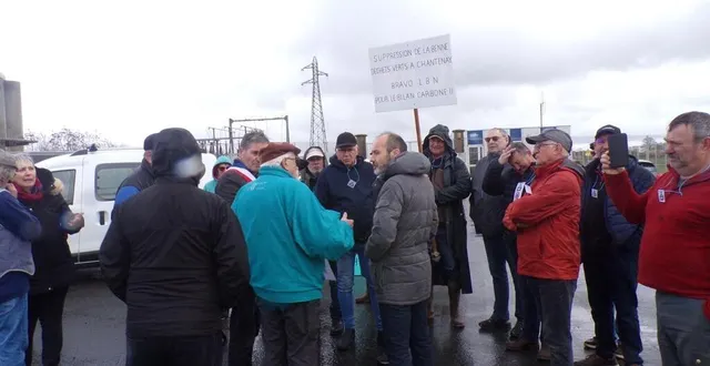 photo  les échanges ont été houleux entre des élus et habitants de saint-denis-d’orques et chantenay-villedieu et le représentant de la communauté de communes anthony mussard.  &copy;  le maine libre 
