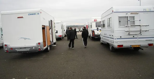 photo  le véhicule de loisir tient salon au centre des expositions.  &copy;  archives le maine libre 
