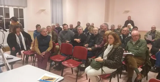 photo  l’association « protection du pays du dinan et bercé » mobilise contre le projet éolien.  &copy;  le maine libre 