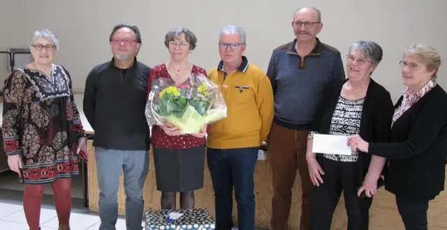 photo  de gauche à droite : annie laoue, hilaire bodin, michelle séchet, présidente du club de trangé, jean-claude boussion, président du canton, jacky marchand, maire, jacqueline lalande, et liliane odillard.  &copy;  ouest-france 