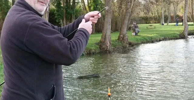 photo  « allez, on tente, peut-être une touche ! »  &copy;  le maine libre 