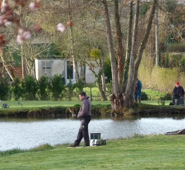photo « pas nombreux à 8 h du matin, mais suffisamment pour taquiner les truites »  ©  le maine libre