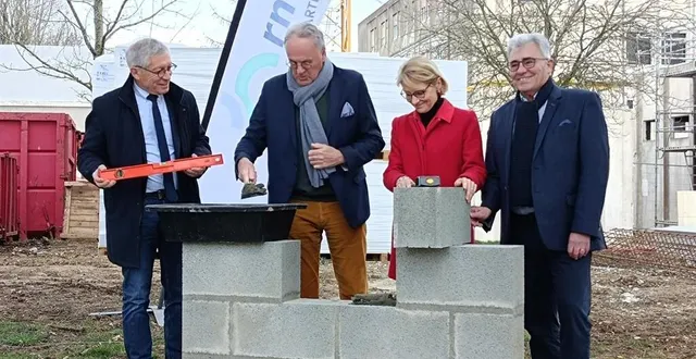 photo  de gauche à droite : jean sellier, le président de communauté de communes ; christophe de balorre, président du conseil départemental ; véronique louwagie, députée et conseillère départementale et philippe van-hoorne, maire et conseiller départemental.  &copy;  ouest-france 