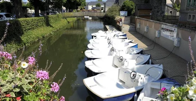photo  les bateaux électriques remportent toujours un franc succès auprès des visiteurs.  &copy;  archives le maine libre – yvon loué 