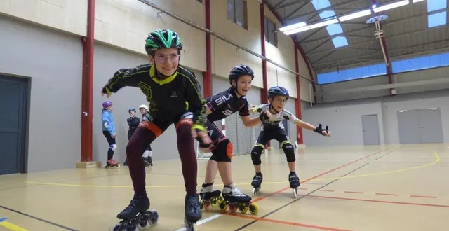 photo  de jeunes élèves de l’as sablé roller en plein entraînement, au gymnase de l’hippodrome.  &copy;  ouest-france 
