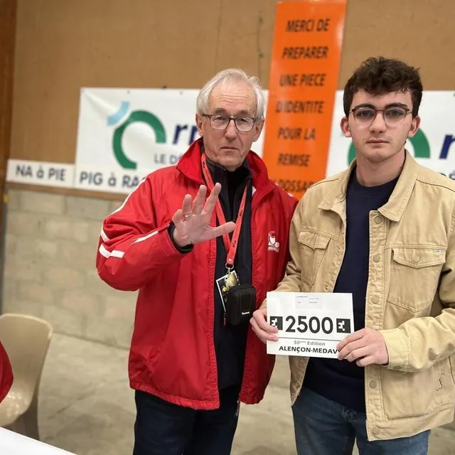 photo bénévole depuis la première édition d’alençon-médavy, rolland fontaine suivra la course de son petit-fils aurélien, 19 ans.  ©  ouest-france