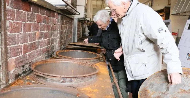 photo  dans la salle de cuisson des anciens ateliers prunier, vingt-deux marmites de 100 kg chacune.  &copy;  ouest-france 