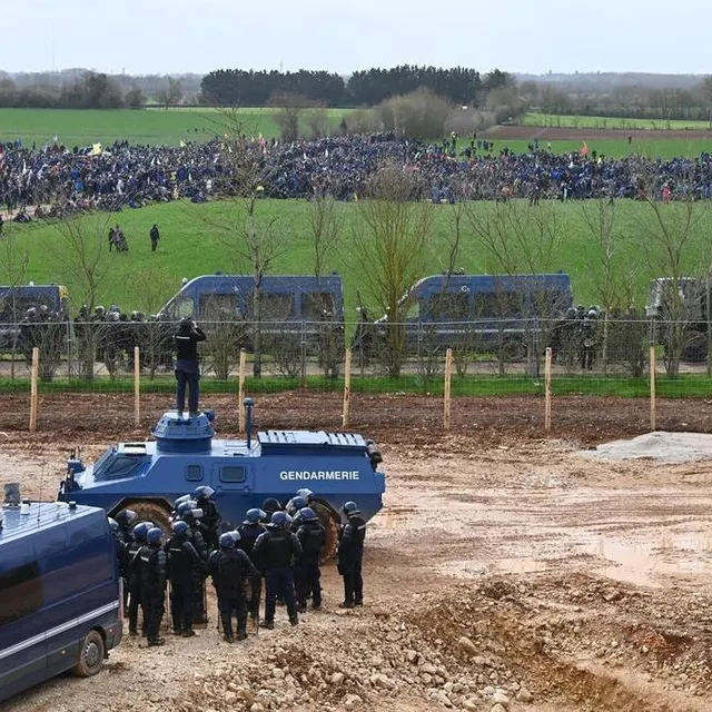 photo près de 3 200 gendarmes et policiers étaient mobilisés.  ©  franck dubray / ouest-france