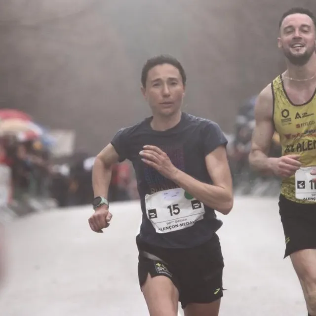 photo la manchoise anaïs siard remporte le classement féminin de la 50e et dernière édition de la course sur route alençon-médavy, ce dimanche 26 mars 2023.  ©  ouest-france